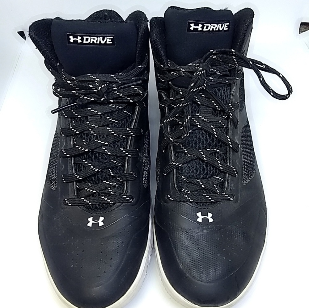 Womens UnderArmour Size 10 Shoes Great Condition